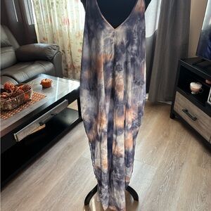 Elegant Tie-Dye Maxi Dress